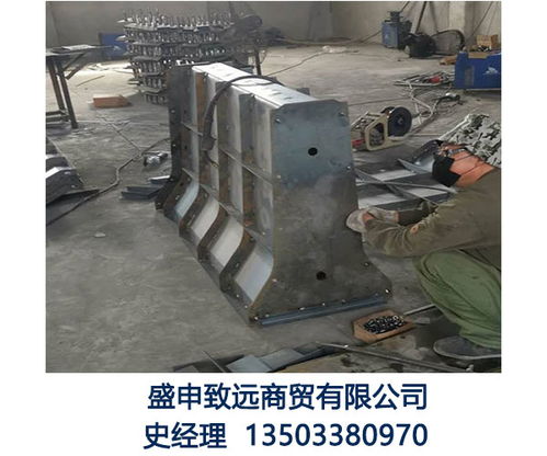 【公路隔离墩钢模具厂家常规隔离墩模具隔离墩钢模具供应商】- 
